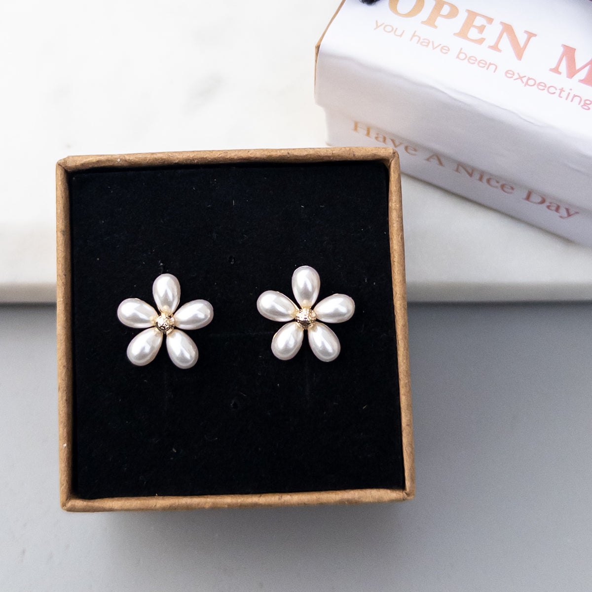 Cercei Pearl Flower
