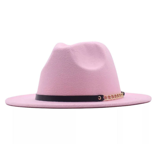 Pălărie roz cu accesoriu decorativ