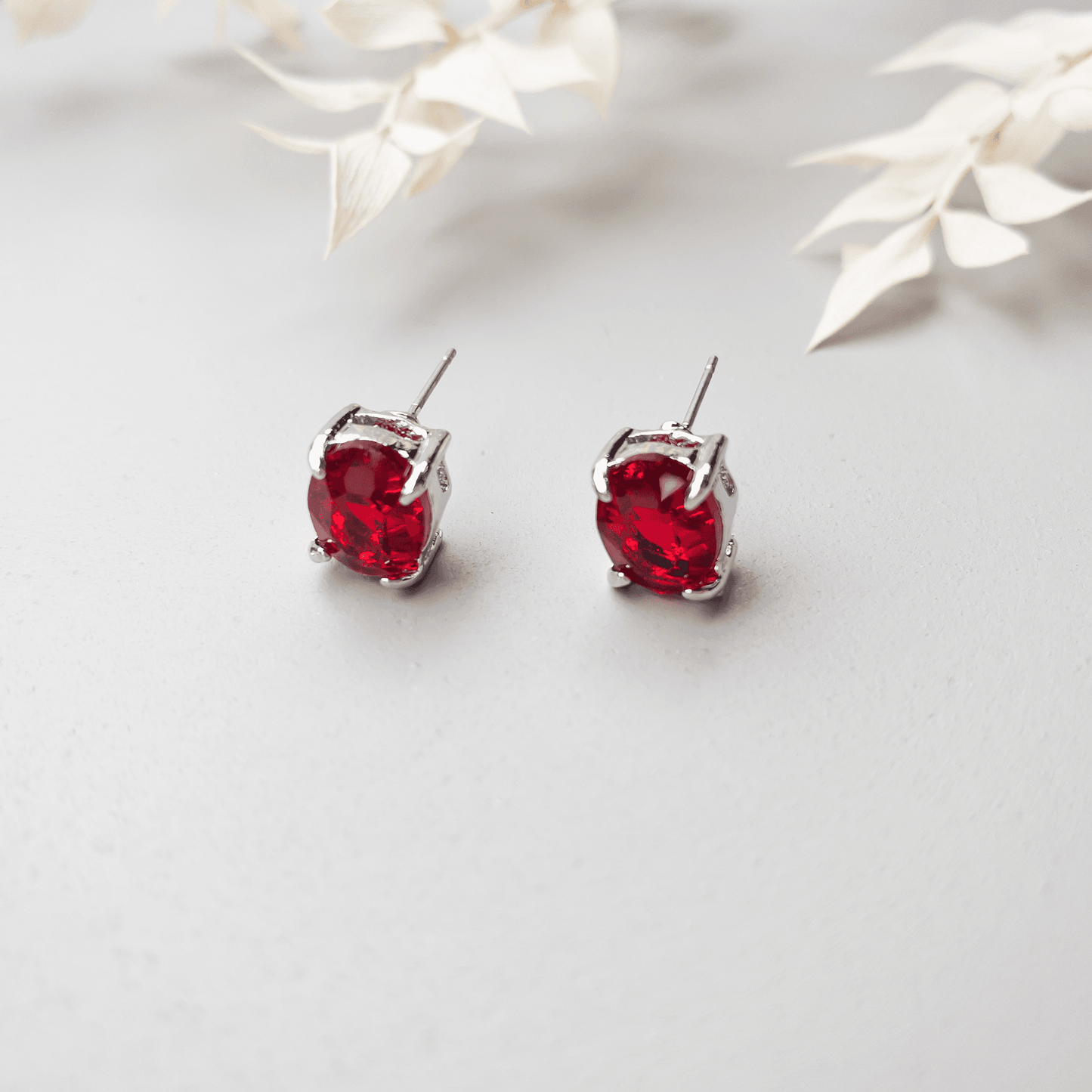 Cercei cu piatra rosie