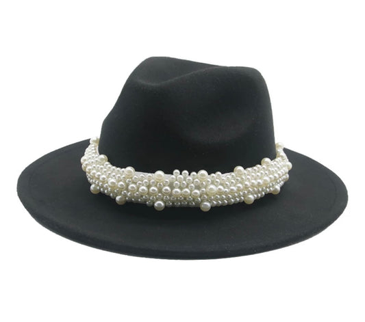 Pălărie neagră cu perle