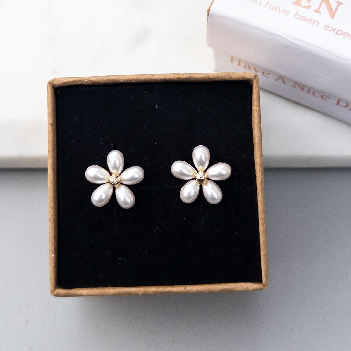 Cercei Pearl Flower