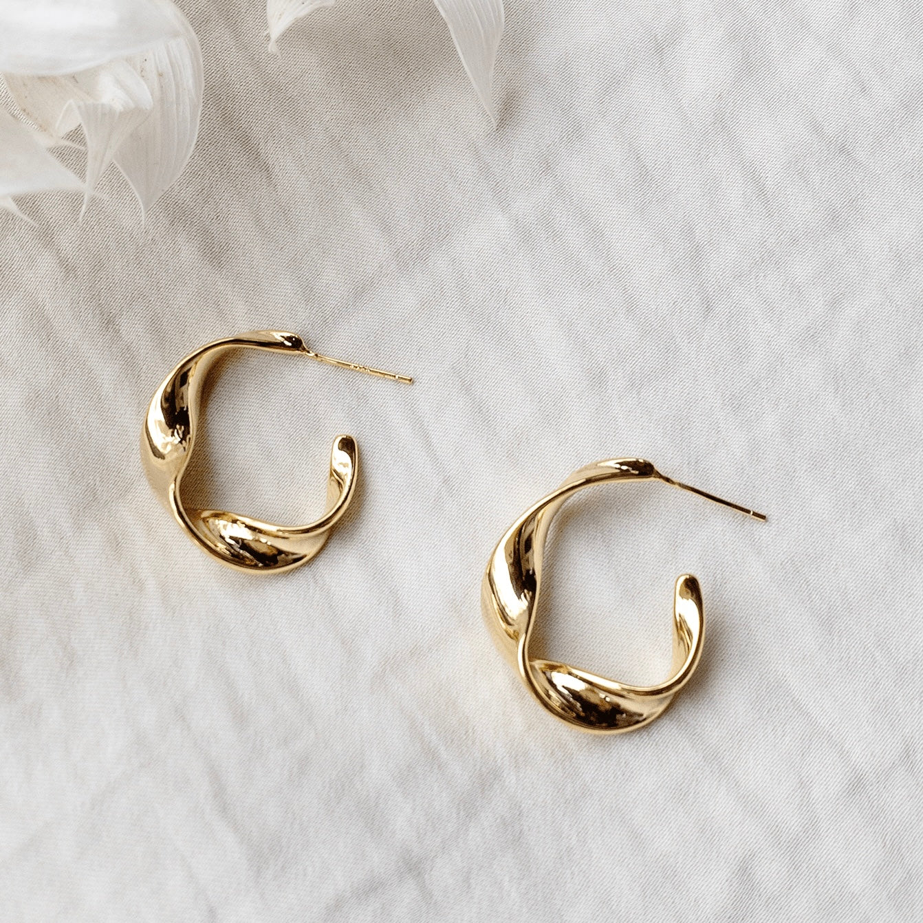 Lola Hoops